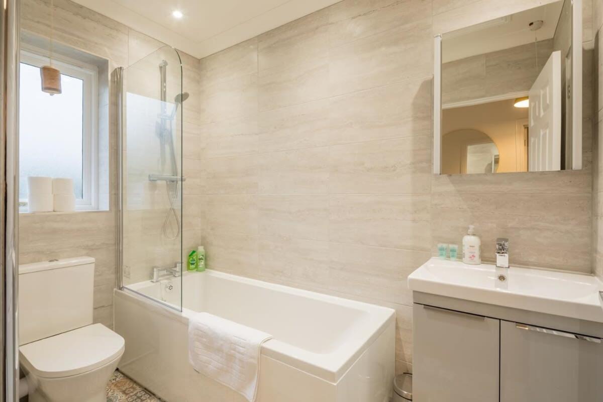 Lovely 1 Bed Apartment With Free Parking & Garden Cambridge-i reptér Kültér fotó
