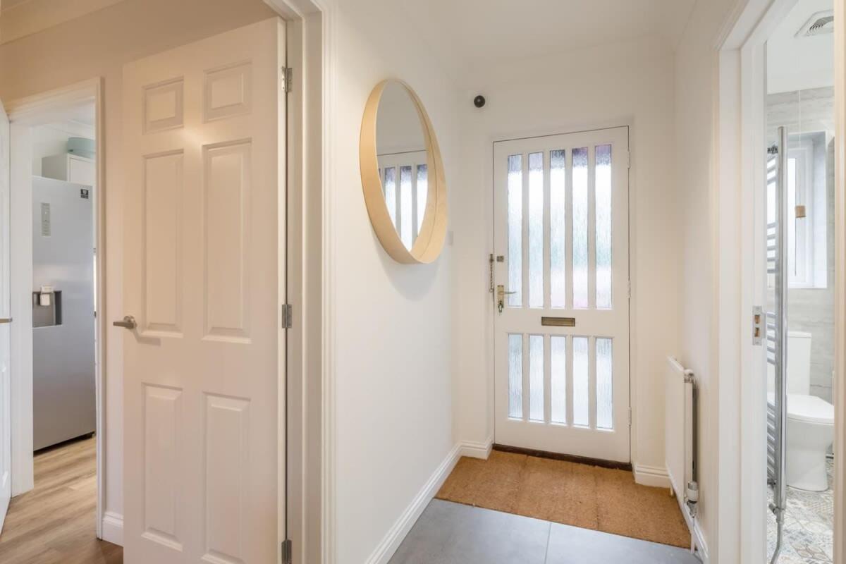Lovely 1 Bed Apartment With Free Parking & Garden Cambridge-i reptér Kültér fotó