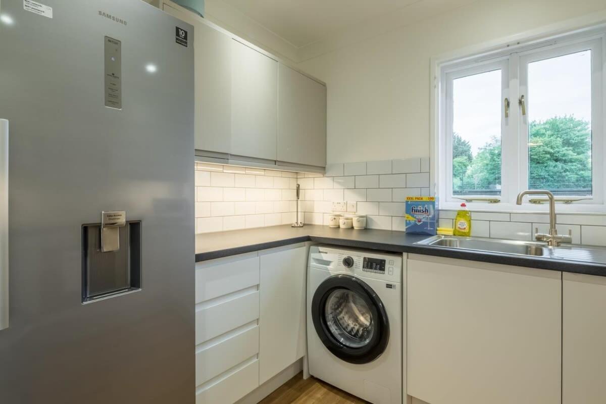 Lovely 1 Bed Apartment With Free Parking & Garden Cambridge-i reptér Kültér fotó