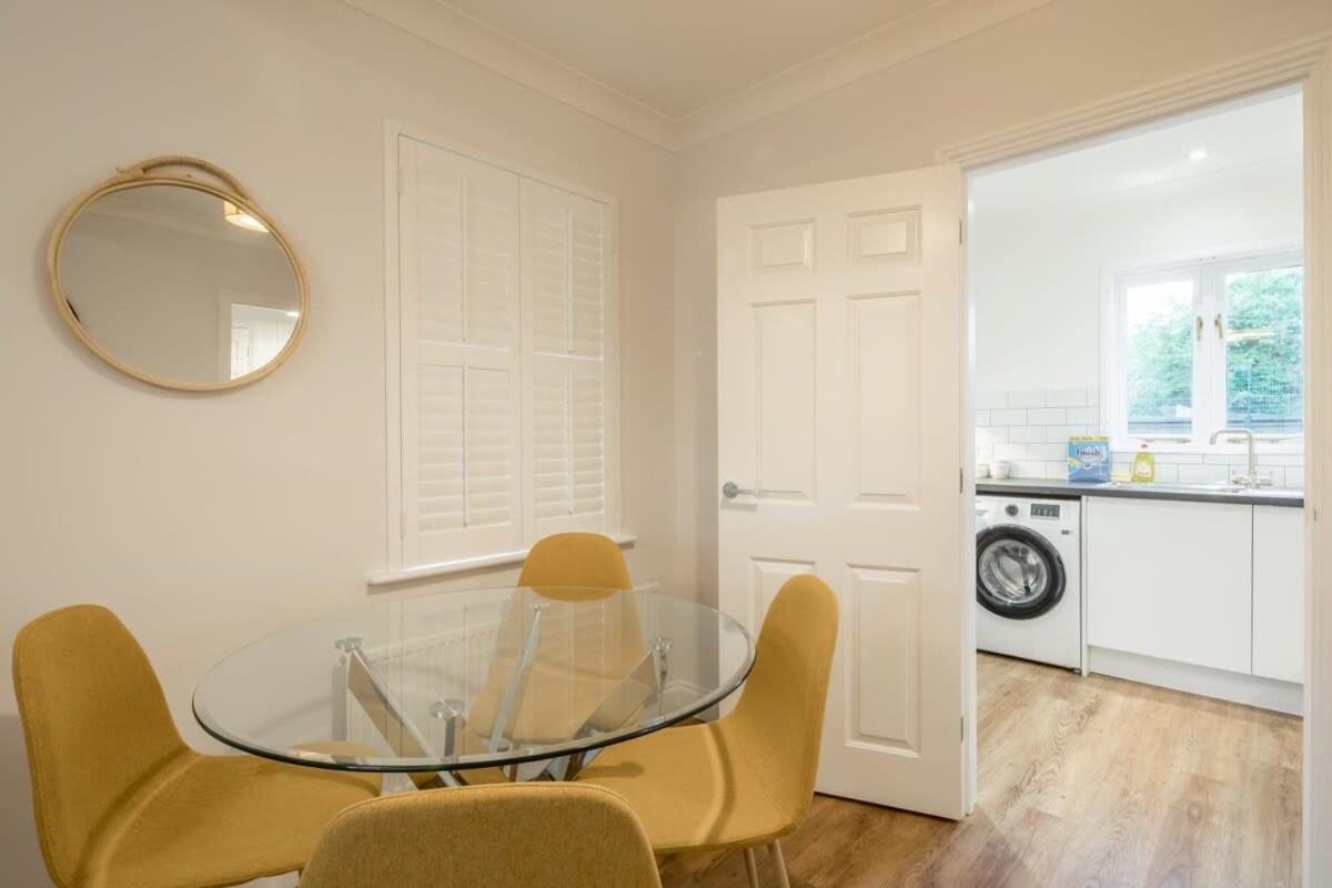 Lovely 1 Bed Apartment With Free Parking & Garden Cambridge-i reptér Kültér fotó
