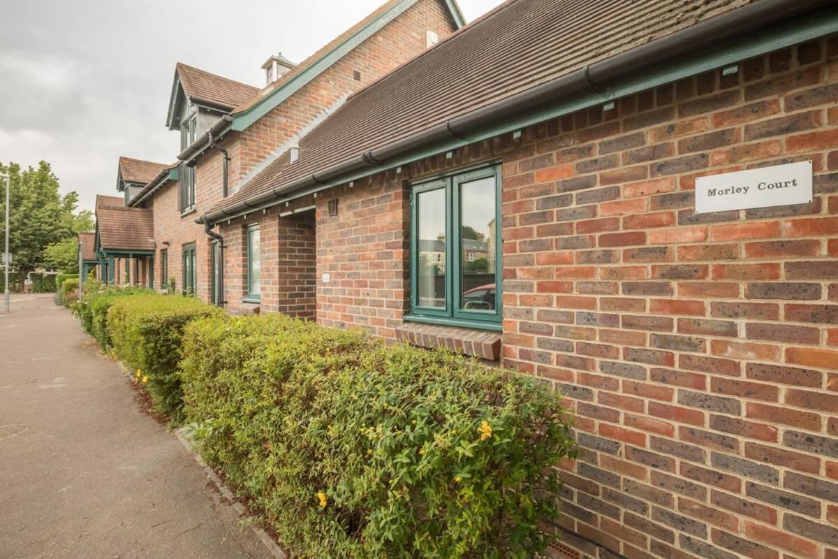 Lovely 1 Bed Apartment With Free Parking & Garden Cambridge-i reptér Kültér fotó