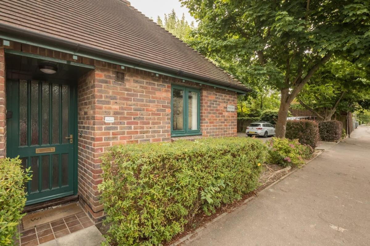 Lovely 1 Bed Apartment With Free Parking & Garden Cambridge-i reptér Kültér fotó